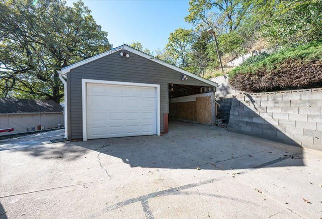 3 PARK Circle, Council Bluffs, IA 51503