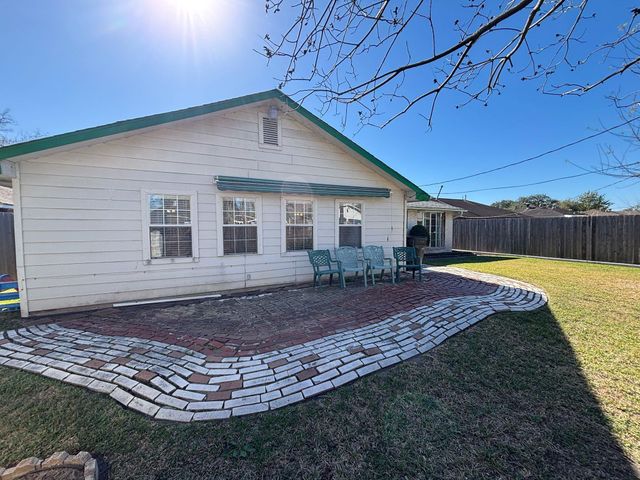 11018 Sharpview Drive, Houston, TX 77072