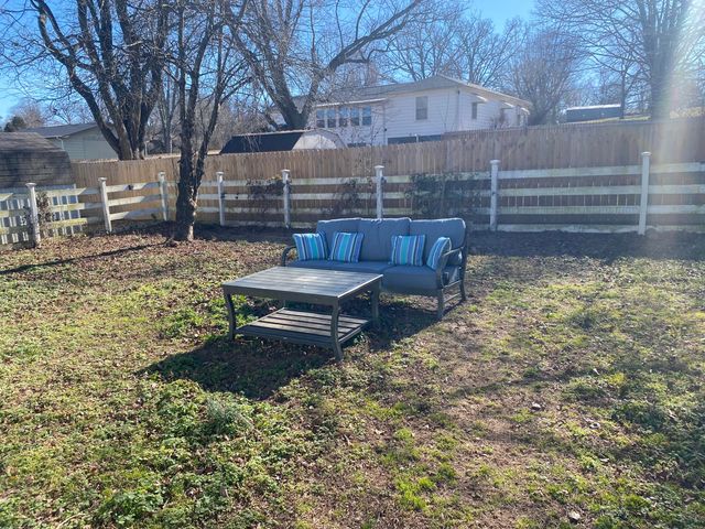 815 E Benton Avenue, Ava, MO 65608