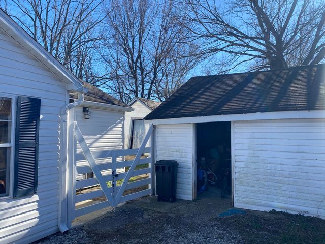 815 E Benton Avenue, Ava, MO 65608