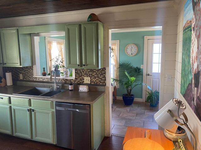 815 E Benton Avenue, Ava, MO 65608