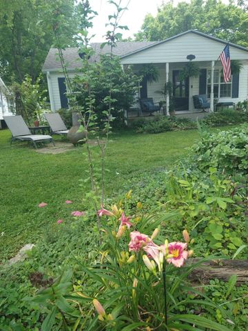 815 E Benton Avenue, Ava, MO 65608