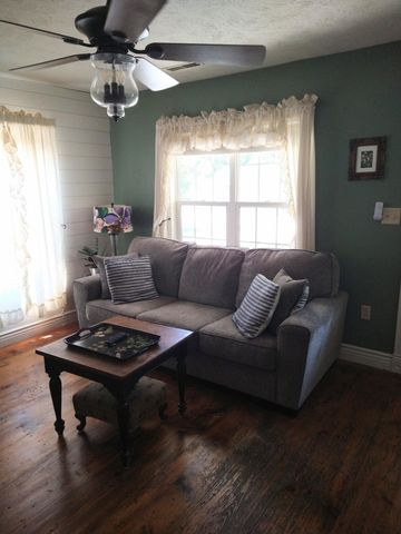 815 E Benton Avenue, Ava, MO 65608