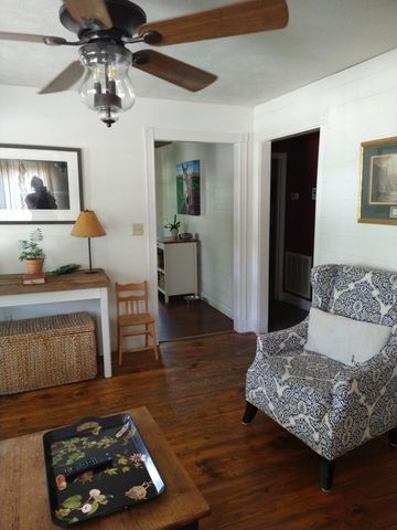 815 E Benton Avenue, Ava, MO 65608