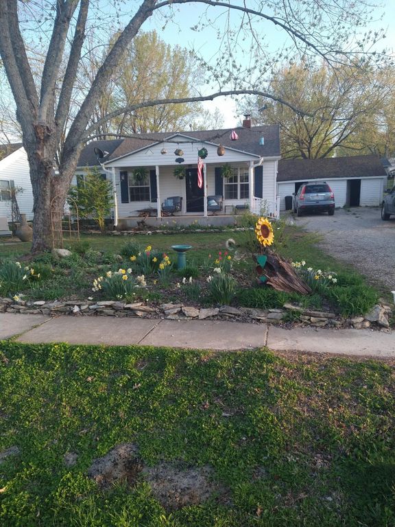 815 E Benton Avenue, Ava, MO 65608