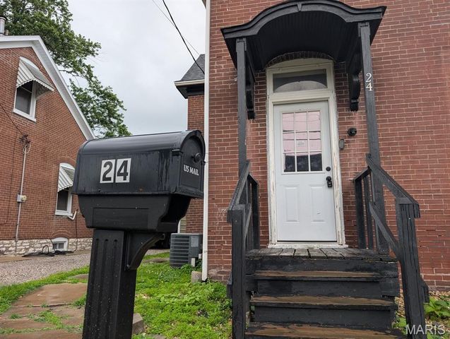 24 S 14th Street, Belleville, IL 62220
