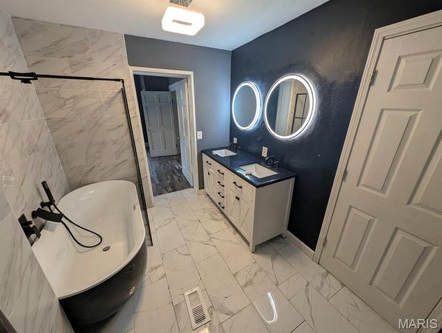 24 S 14th Street, Belleville, IL 62220