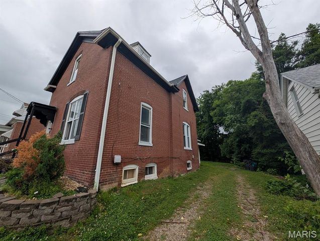 24 S 14th Street, Belleville, IL 62220