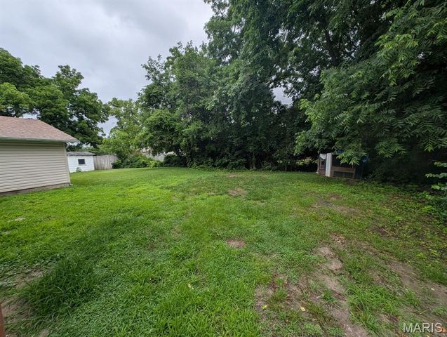 24 S 14th Street, Belleville, IL 62220