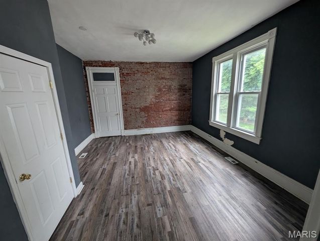 24 S 14th Street, Belleville, IL 62220