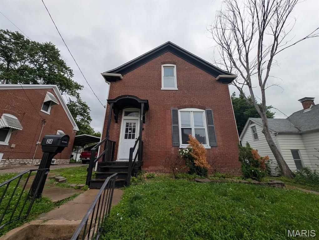 24 S 14th Street, Belleville, IL 62220