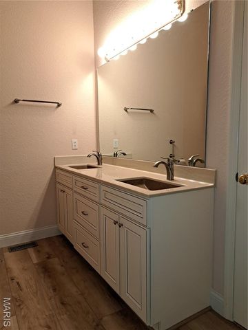 1540 Lienemann Drive 21, St Peters, MO 63303