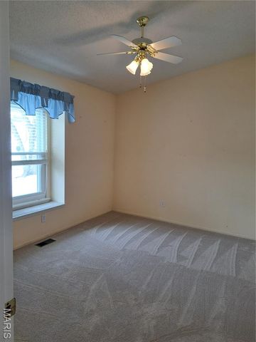 1540 Lienemann Drive 21, St Peters, MO 63303