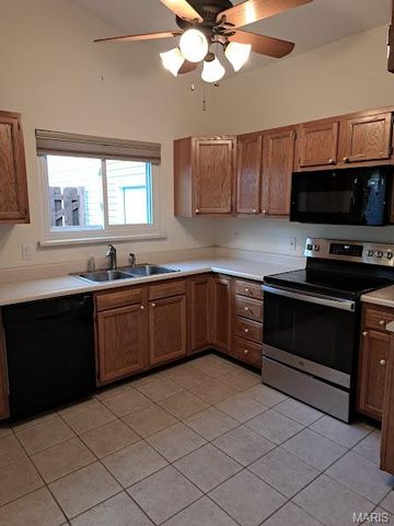 1540 Lienemann Drive 21, St Peters, MO 63303