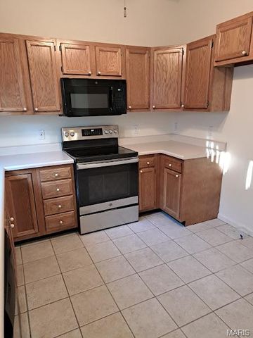 1540 Lienemann Drive 21, St Peters, MO 63303