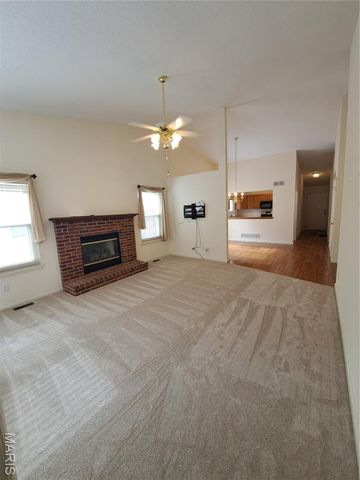 1540 Lienemann Drive 21, St Peters, MO 63303