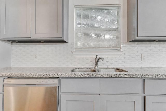 907 Whitaker Avenue, Pasadena, TX 77506
