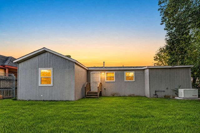 907 Whitaker Avenue, Pasadena, TX 77506