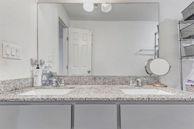 907 Whitaker Avenue, Pasadena, TX 77506