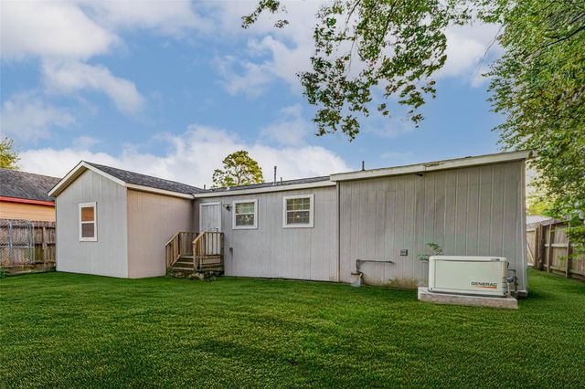 907 Whitaker Avenue, Pasadena, TX 77506