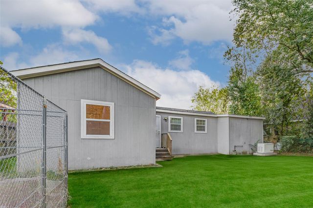 907 Whitaker Avenue, Pasadena, TX 77506