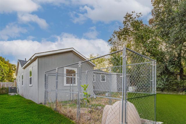907 Whitaker Avenue, Pasadena, TX 77506