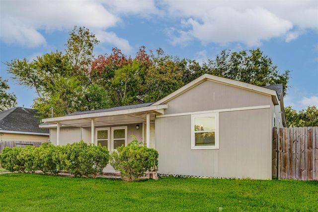 907 Whitaker Avenue, Pasadena, TX 77506