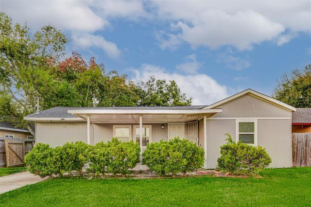 907 Whitaker Avenue, Pasadena, TX 77506