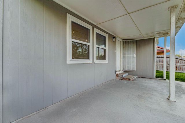 907 Whitaker Avenue, Pasadena, TX 77506
