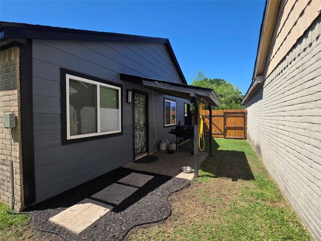 8646 Flower Path Street, Houston, TX 77044