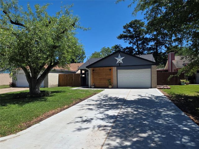 8646 Flower Path Street, Houston, TX 77044