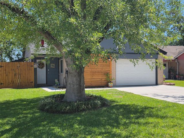 8646 Flower Path Street, Houston, TX 77044