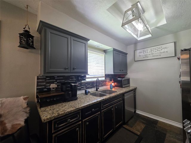 8646 Flower Path Street, Houston, TX 77044