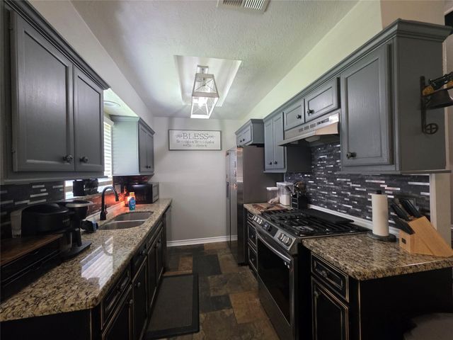 8646 Flower Path Street, Houston, TX 77044