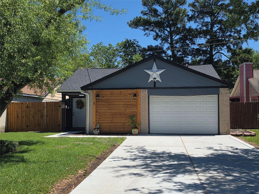 8646 Flower Path Street, Houston, TX 77044