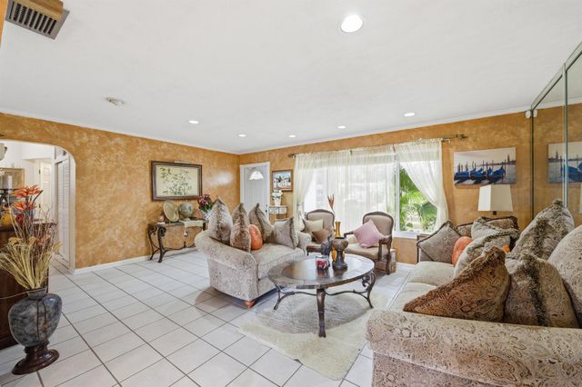 1811 NW 119th Avenue, Pembroke Pines, FL 33026