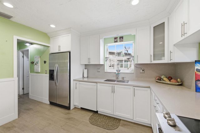 1811 NW 119th Avenue, Pembroke Pines, FL 33026