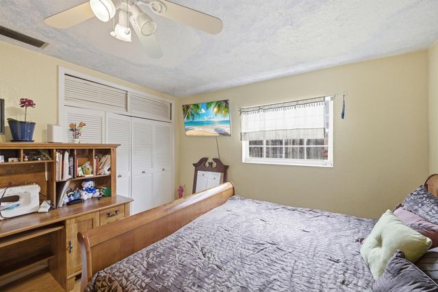 1811 NW 119th Avenue, Pembroke Pines, FL 33026