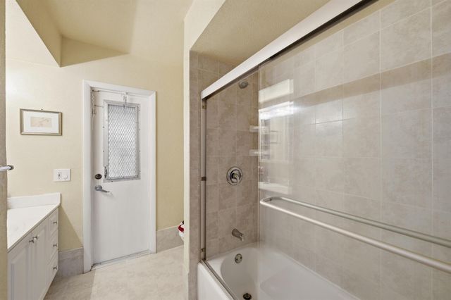 1811 NW 119th Avenue, Pembroke Pines, FL 33026