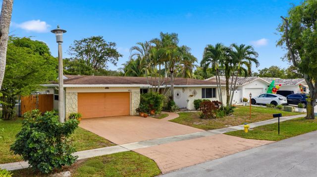 1811 NW 119th Avenue, Pembroke Pines, FL 33026