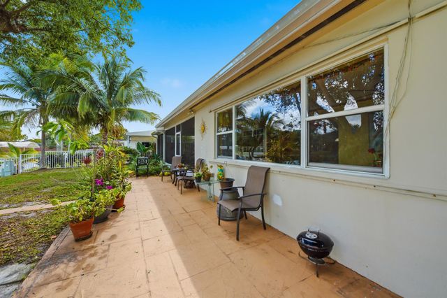 1811 NW 119th Avenue, Pembroke Pines, FL 33026