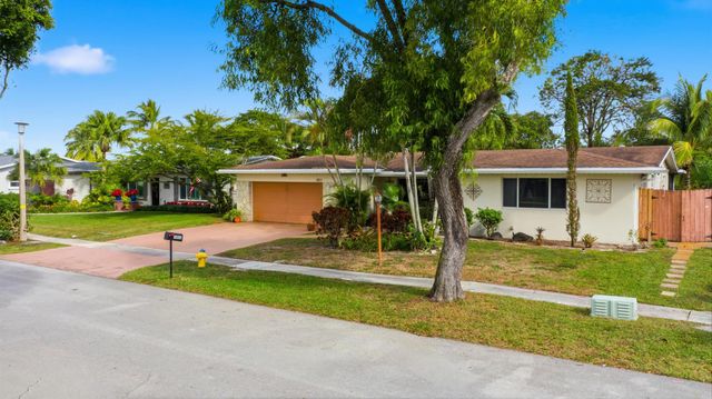 1811 NW 119th Avenue, Pembroke Pines, FL 33026