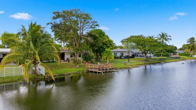 1811 NW 119th Avenue, Pembroke Pines, FL 33026