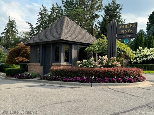 1897 Pine Ridge Lane 12, Bloomfield Charter Township, MI 48302