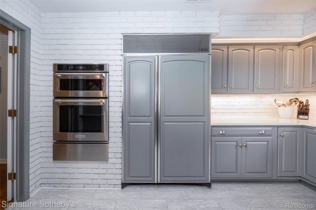 1897 Pine Ridge Lane 12, Bloomfield Charter Township, MI 48302