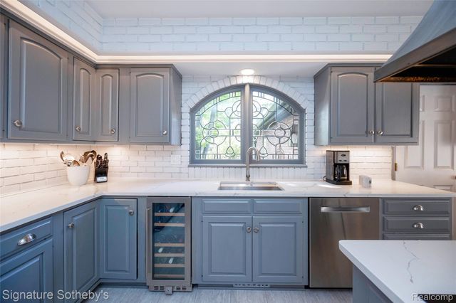 1897 Pine Ridge Lane 12, Bloomfield Charter Township, MI 48302