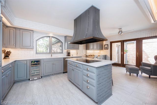 1897 Pine Ridge Lane 12, Bloomfield Charter Township, MI 48302