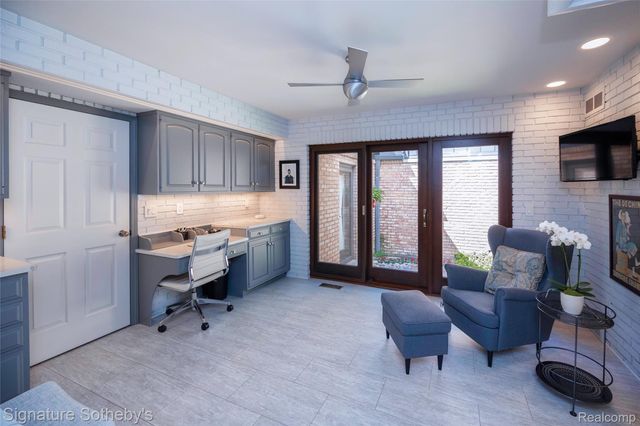 1897 Pine Ridge Lane 12, Bloomfield Charter Township, MI 48302