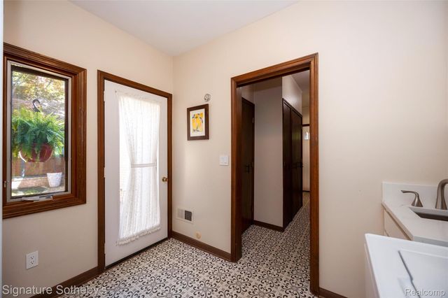 1897 Pine Ridge Lane 12, Bloomfield Charter Township, MI 48302