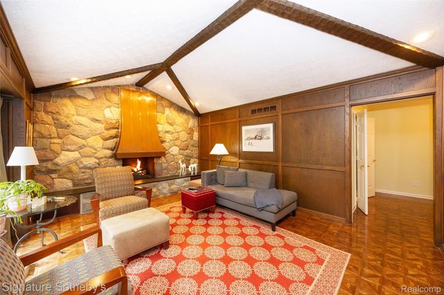 1897 Pine Ridge Lane 12, Bloomfield Charter Township, MI 48302